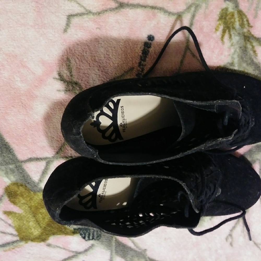Heels - Picture 4 of 4